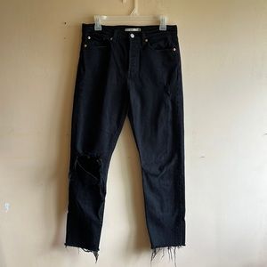 Sz 28 distressed wedgie Levi jeans